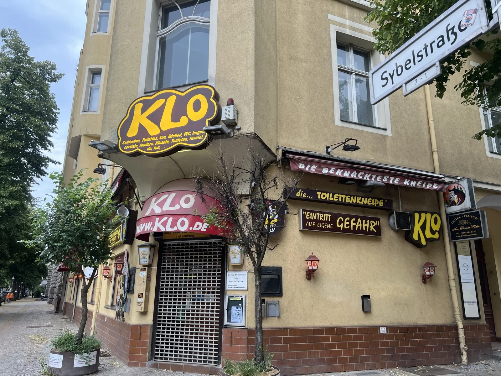 Das KLO at Leibnizstraße 57, on the corner of Sybelstraße