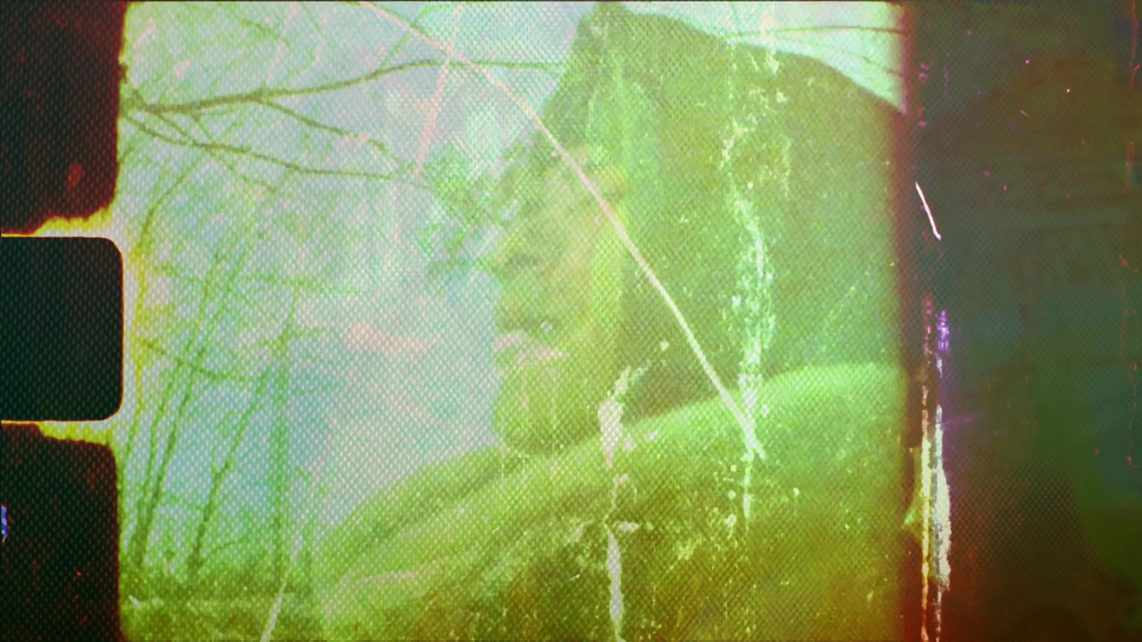 Bleached woodland figure in Eine Hand Voll Dynamit.