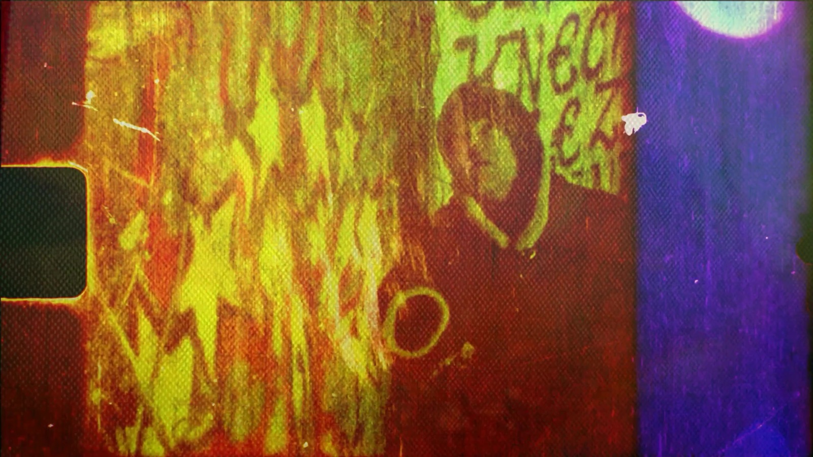 Red and yellow apocalyptic graffiti frame from Eine Hand Voll Dynamit.