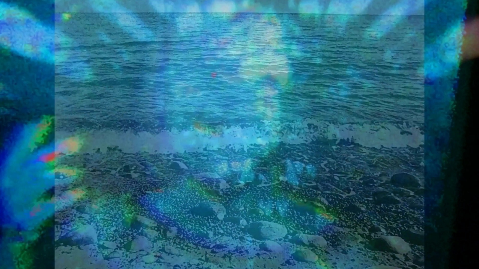 Blue ocean and pebble shore superimposition in Sol Alegria Del Mare Alias Yume Nikki.